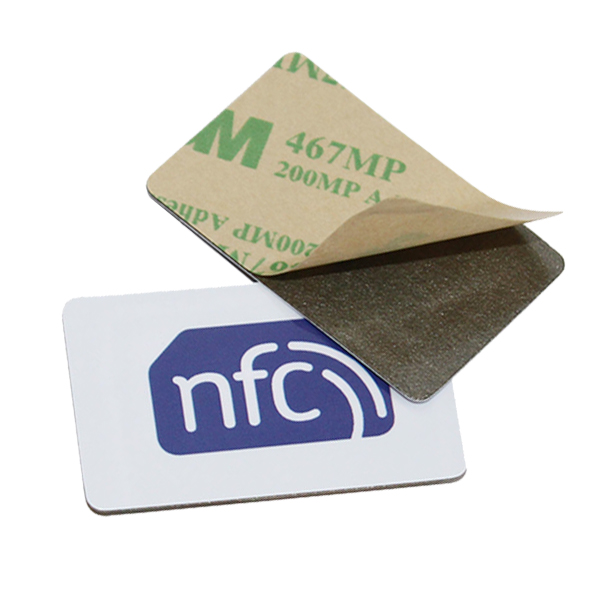 Auf Metall angebrachter RFID-Aufkleber NTAG 215