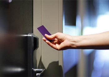 Wie können RFID-Hotelschlüsselkarten die Check-in- und Check-in-Prozesse für die Gast-Check-in- und Check-out-Prozesse verbessern?